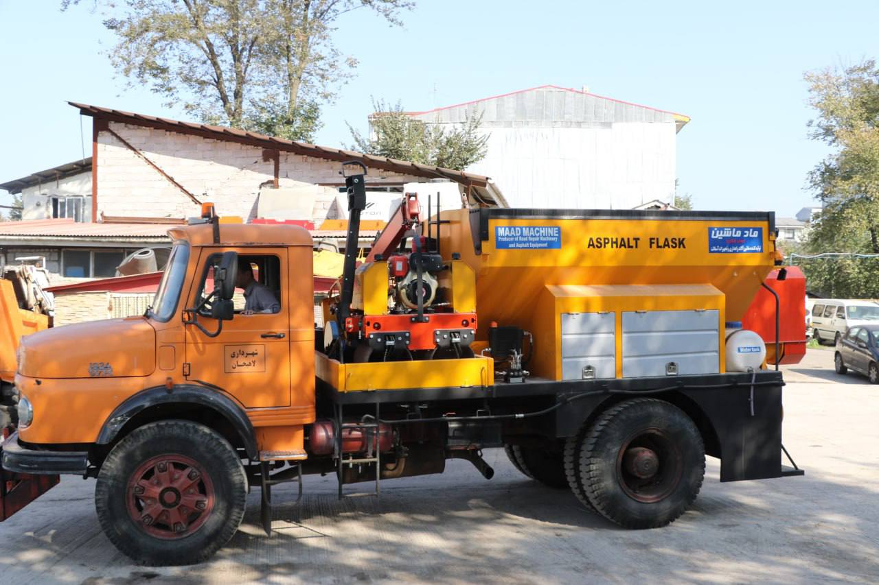 یک دستگاه فلاسک آسفالت توسط شهرداری لاهیجان خریداری شد